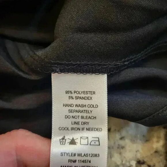 Pleione Women's Black Poly/Spandex Satin V-Neck Long Sleeve Cropped Pull Over To - Picture 9 of 10